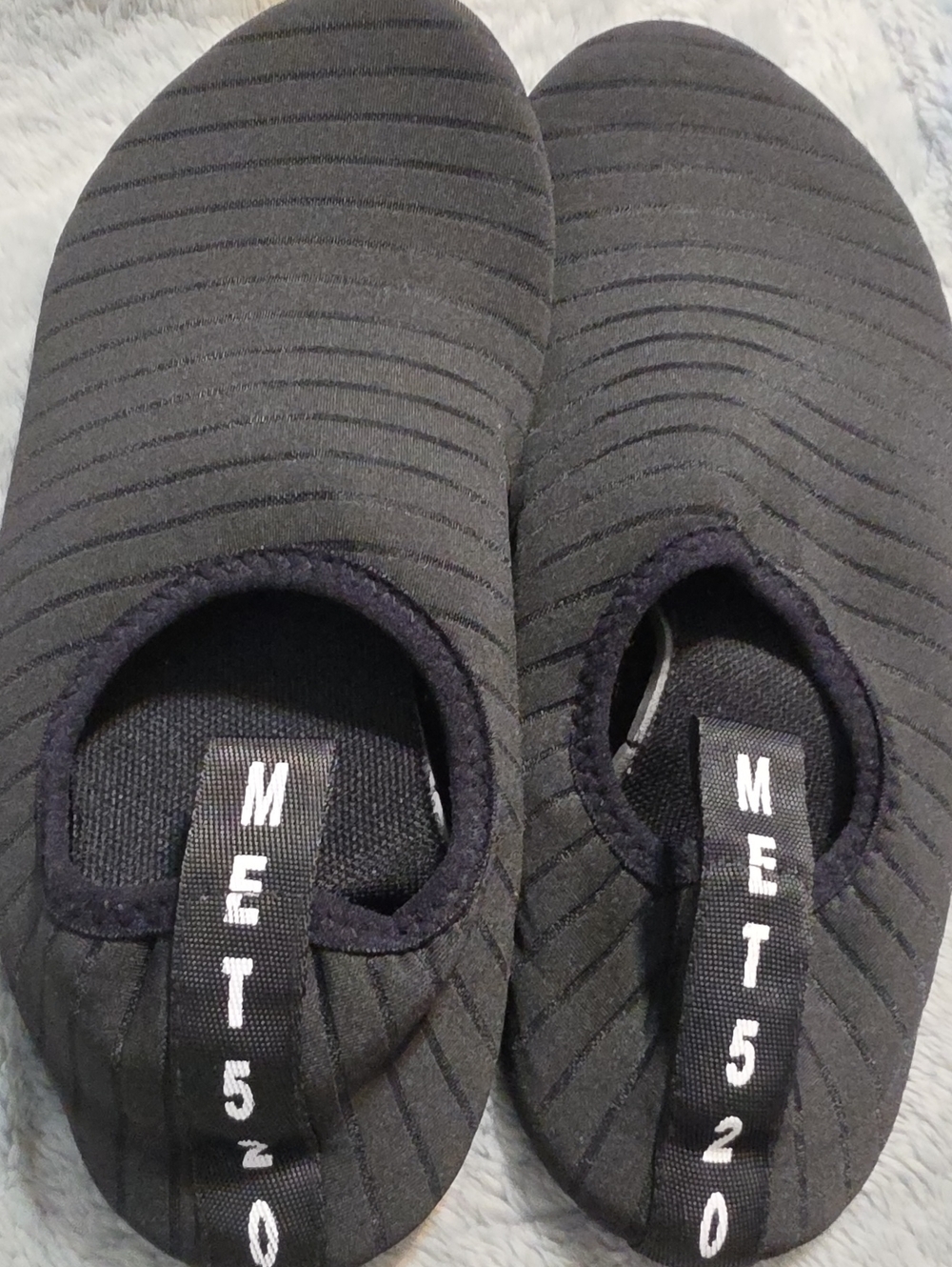 MET520, SZ 40/41 Unisex Black Slip-On Water Shoes with Subtle Stripe Texture